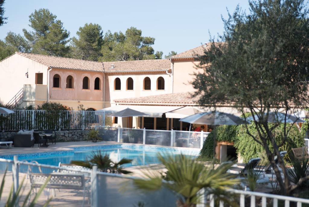 Logis Hostellerie De L'Abbaye Le Thoronet Exteriér fotografie