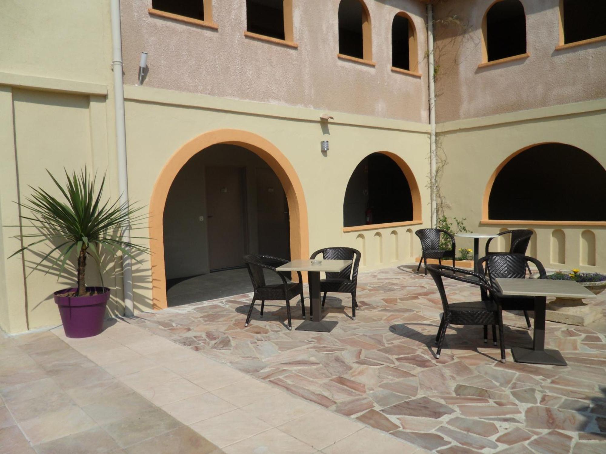 Logis Hostellerie De L'Abbaye Le Thoronet Exteriér fotografie